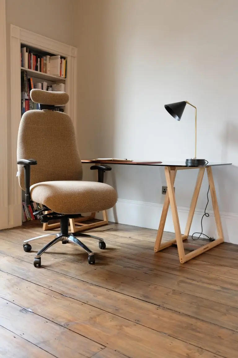 Ergochair Adapt 700 chair in a home-office setting